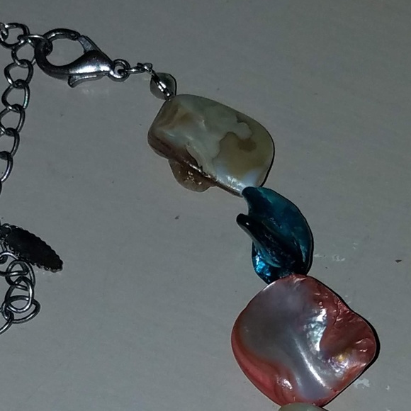 Multicolored Shell Necklace - Picture 4 of 6